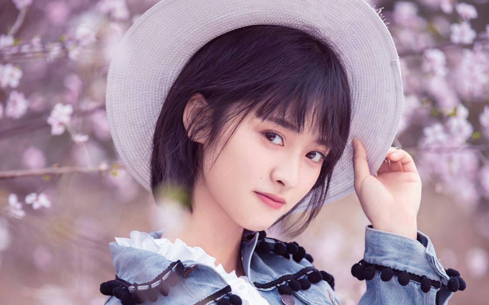 口红王子:沈月来袭,mike幸福来得太突然,费启明在一旁吃醋