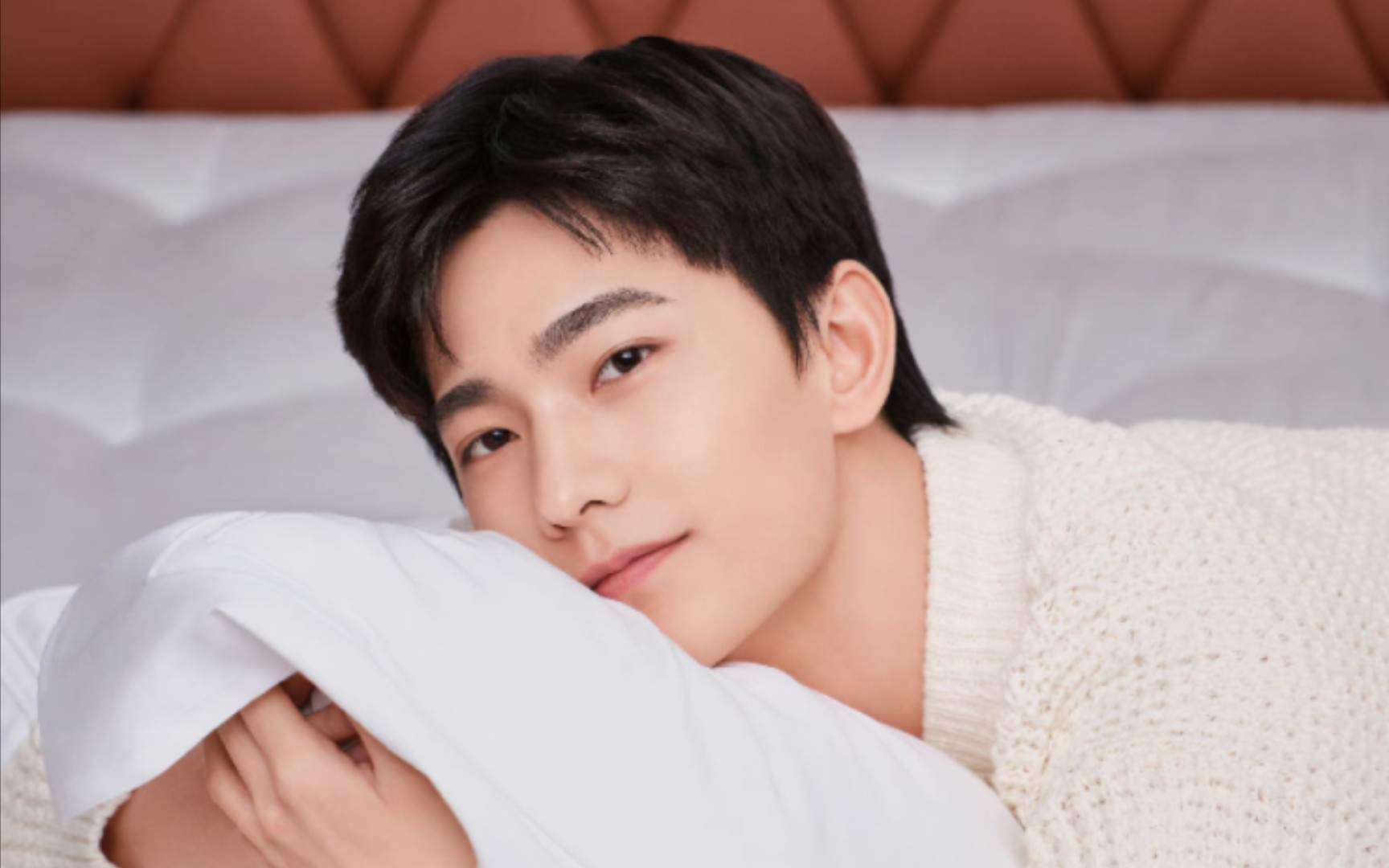 睡着的杨洋一定很好rua~~好想搂过来,疯狂心动!