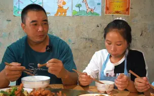 下载视频: 家里小孩鸡爪没吃够，桃子姐做一盘红烧鸡爪，软糯香浓，大人小孩都爱吃