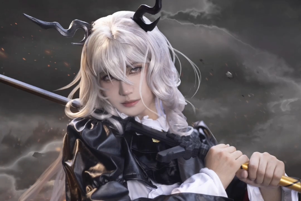 明日方舟塔露拉cos之"黑蛇"自刎动态视频