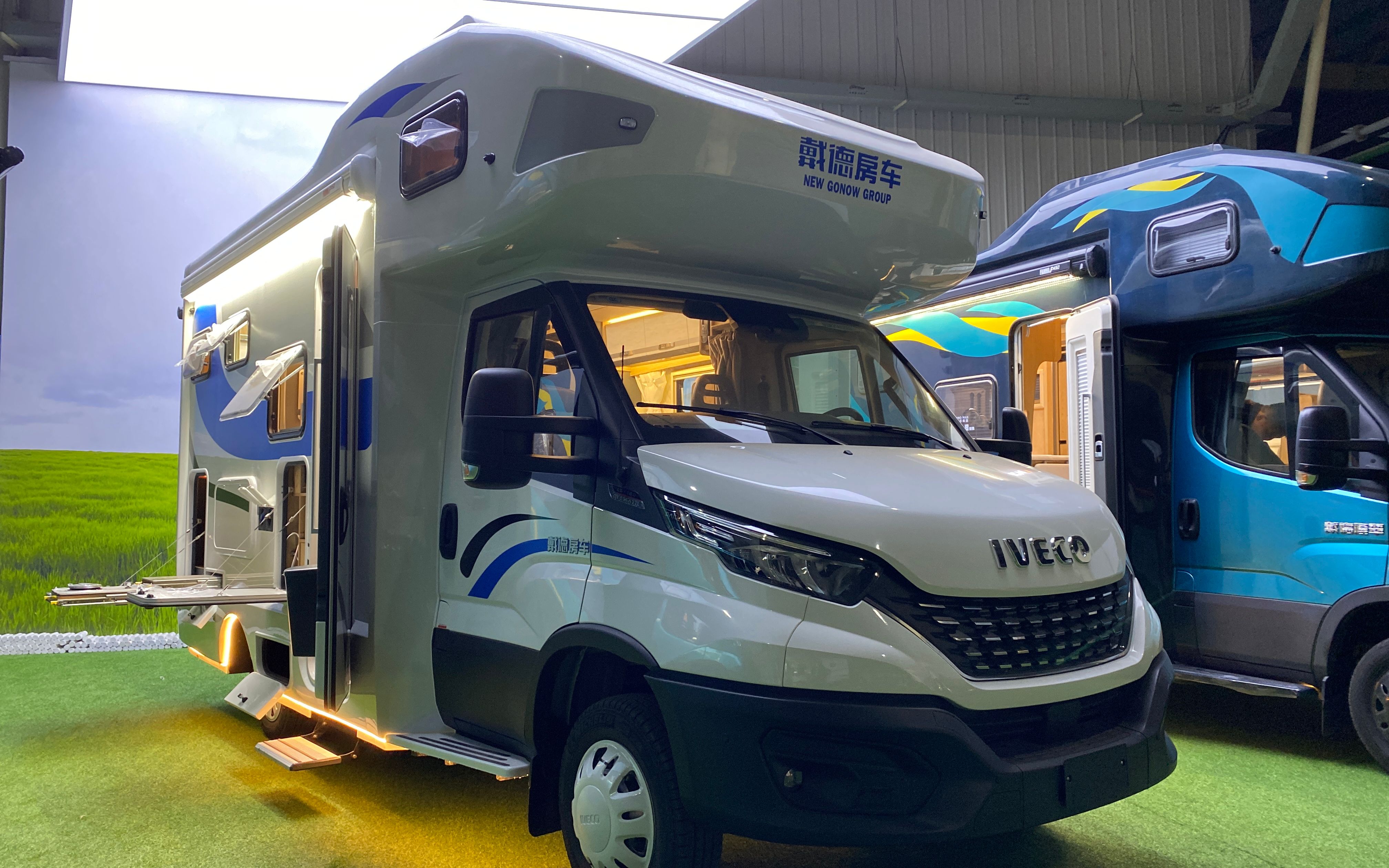 新款戴德自由风6依维柯双拓展房车,四季房车7天无忧用电