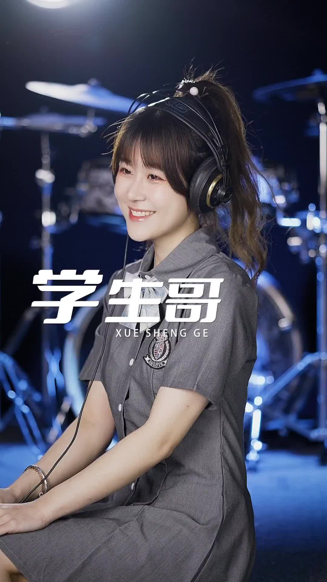 记得小时候返学迈着小步伐边走边唱这首歌学生哥粤语经典林子祥港