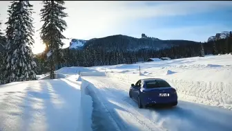 Tải video: 如果浪漫在北方，那一定是Giulia在滑雪