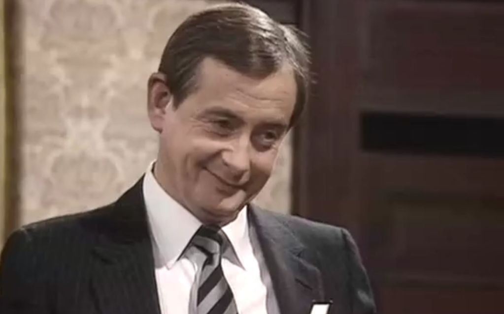 凌思赫精英们的丑陋嘴脸几分钟看完是大臣s3e7