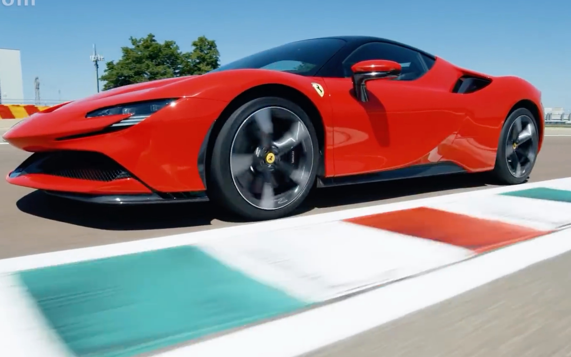 法拉利sf90stradale