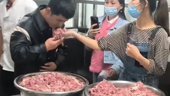 Download Video: 昆明通报“学校食堂臭肉事件”：运输及存储不当导致，多人被处理