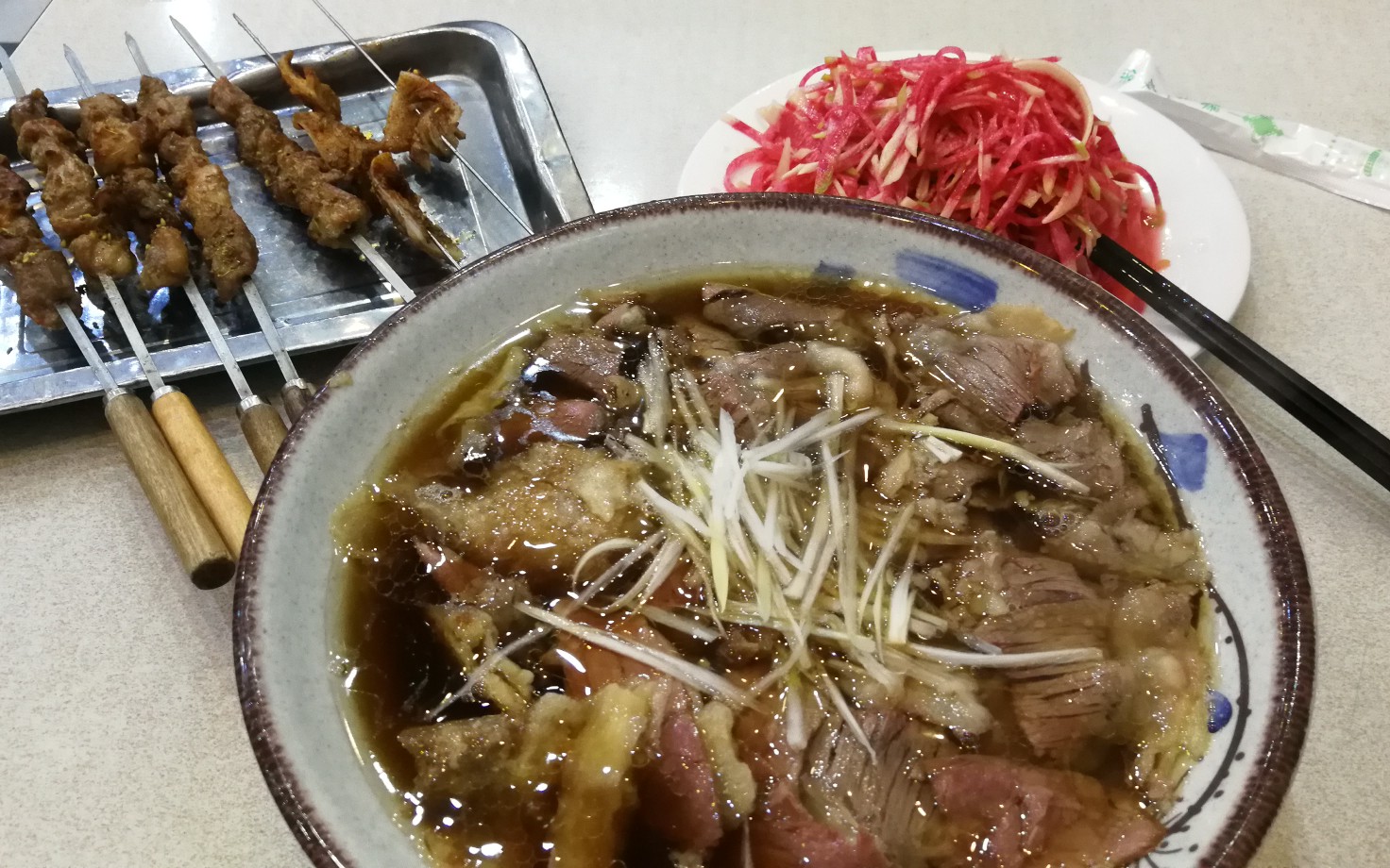 冬天来一碗牛肉罩饼也是极好的,快去吃饭吧_哔哩哔哩 (゜-゜)つロ