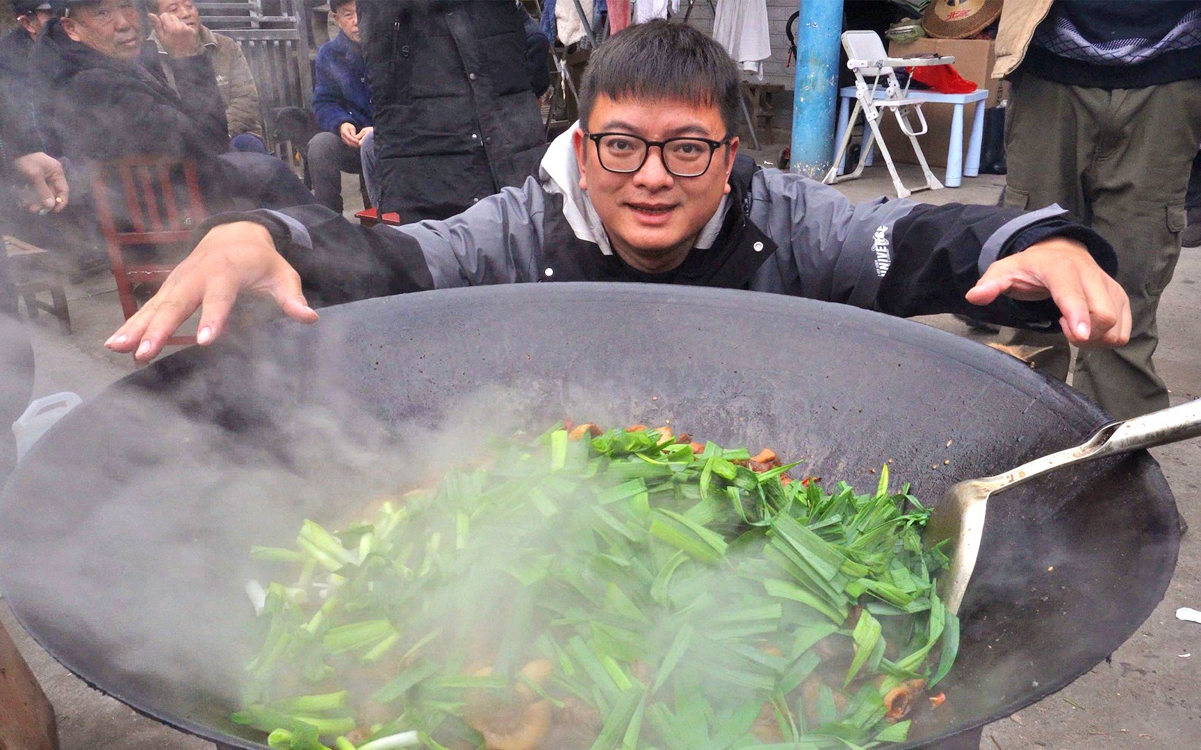 [图]农村年味第一步：杀年猪，腌腊肉，全村一起吃杀猪菜