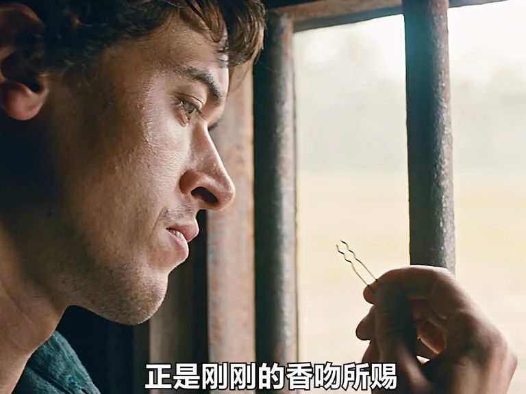 男人枪杀了一个酒鬼,本可以逃离这座城市,却又【残骸电影讲解】