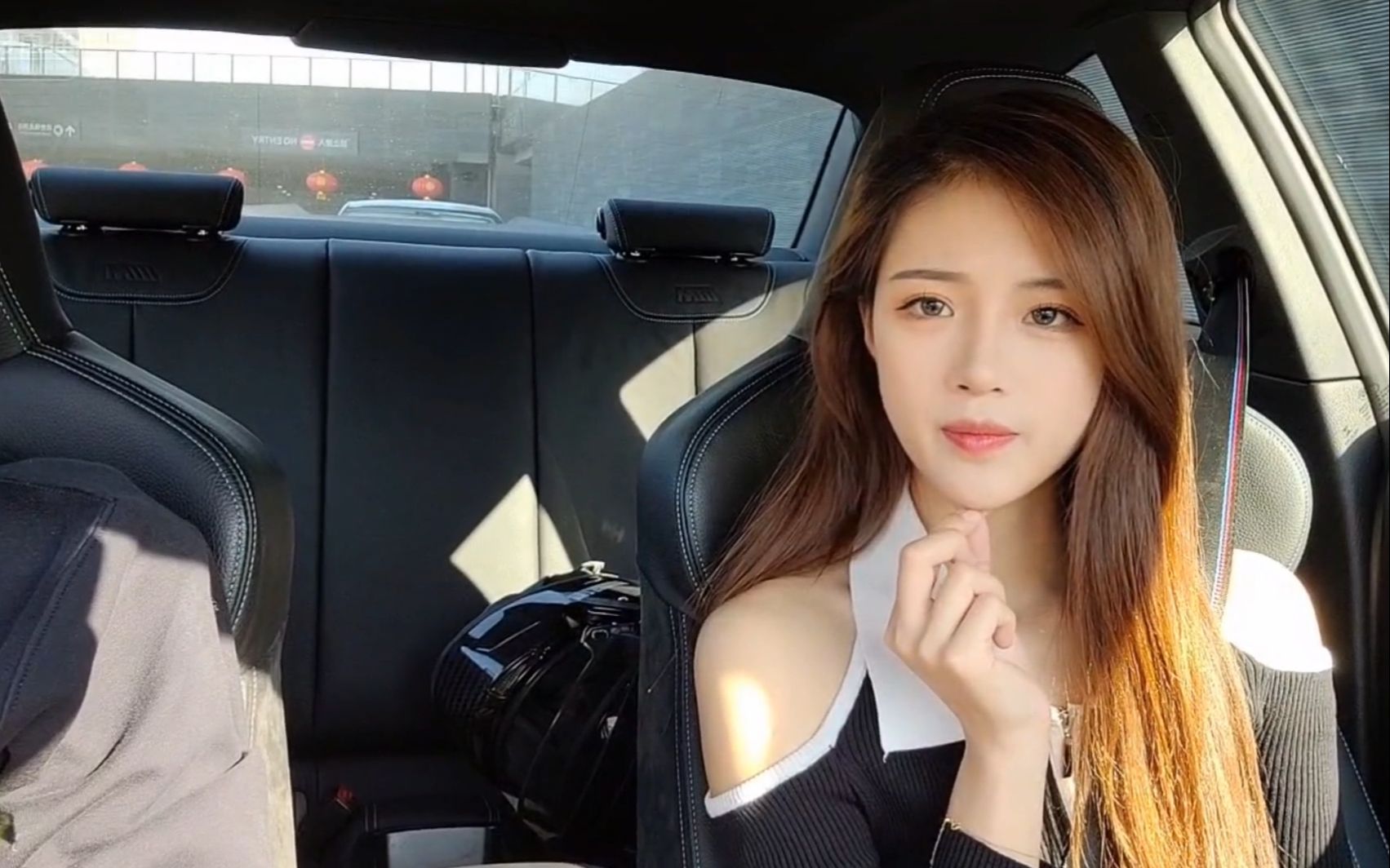 洋气黄2021-2-20 带小姐姐跑赛道(瑶瑶,小潘)