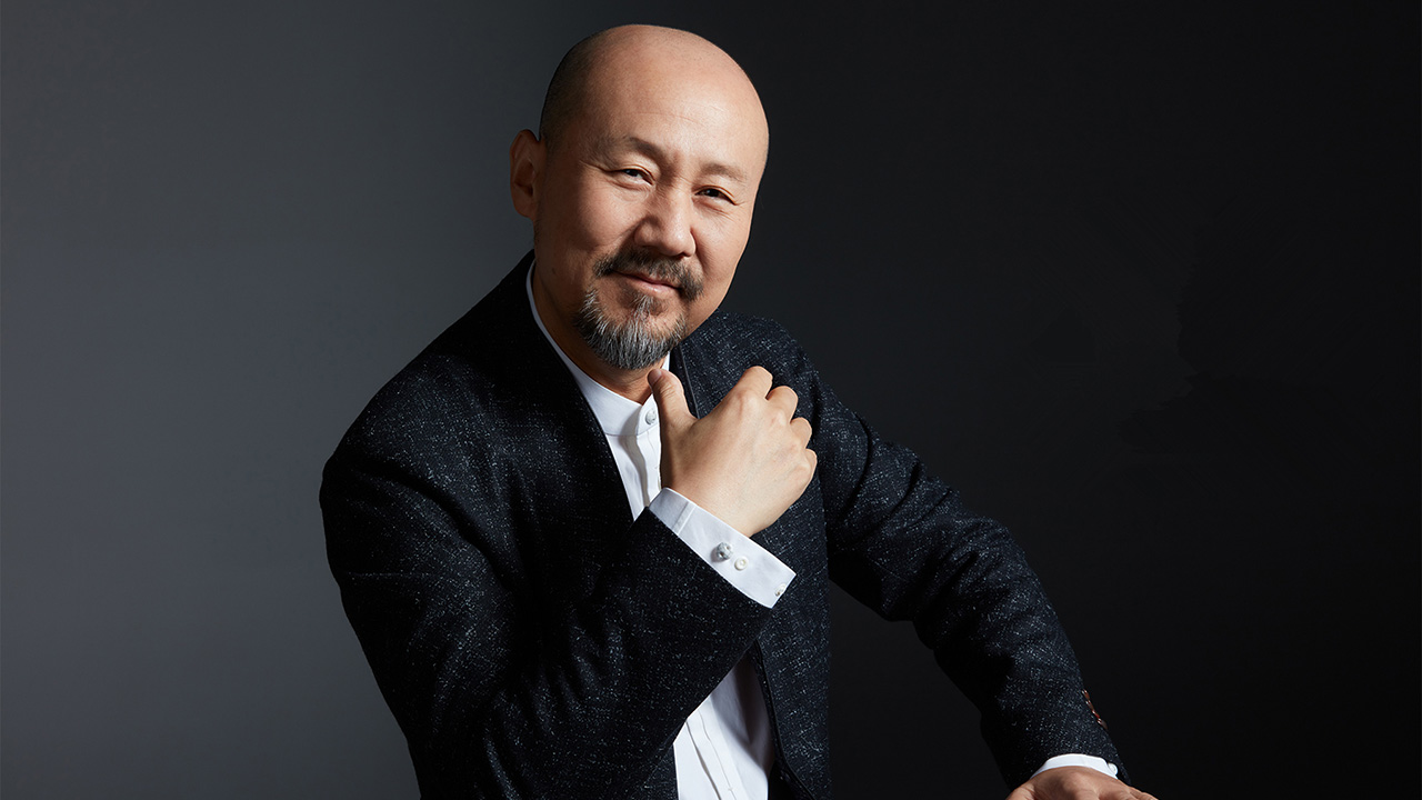 腾格尔沈腾合体跳舞!撅起屁股左右摇摆好投入,打扮帅气表情滑稽