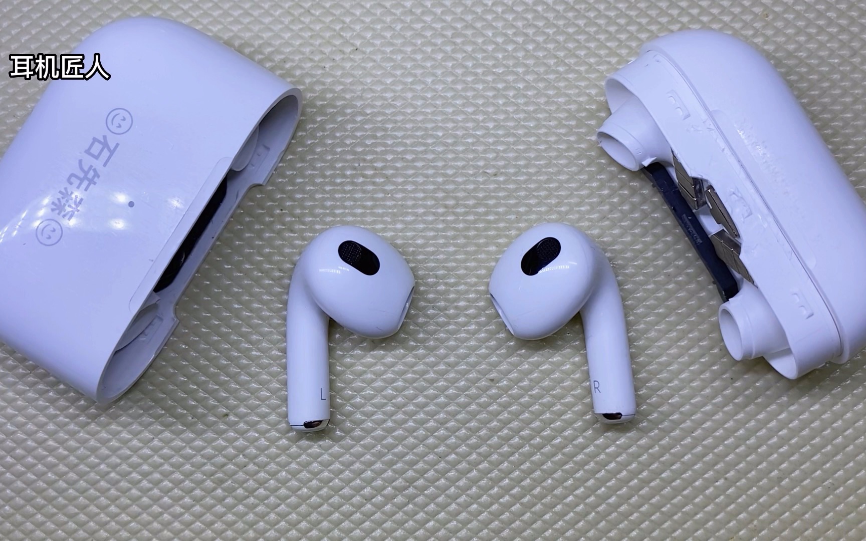 使用习惯造成的问题,airpods3代充电仓拆解维修,好奇内部结构,大家一起瞧瞧哔哩哔哩bilibili