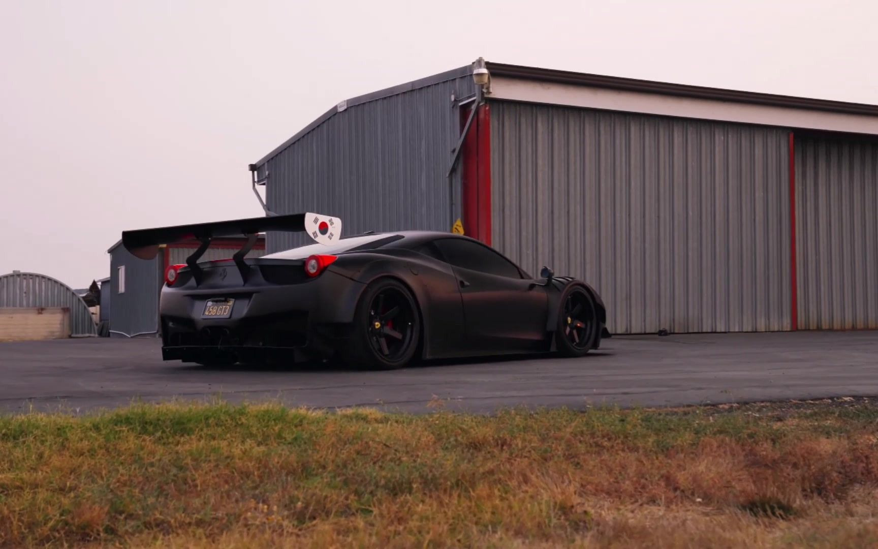 黑色碳纤维保时捷奔驰