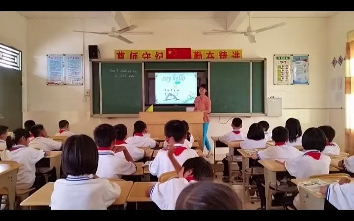 [图]小学英语人教版PEP三年级上册 Unit3Look at me第一课时课堂实录