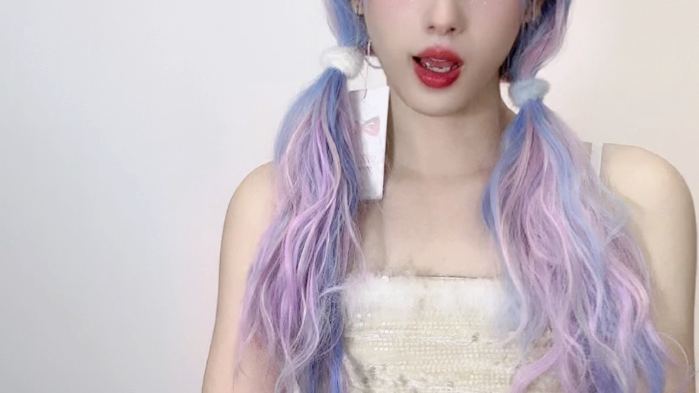 女装大佬换上女装后