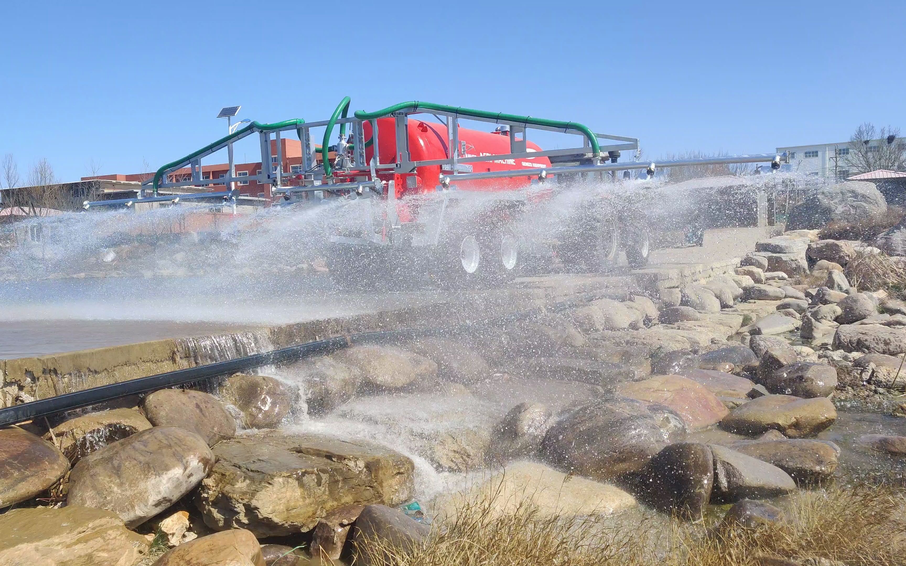 大型养殖场都必备的沼液喷洒车厩液施肥机,顺应国家政策,畜禽粪污利用