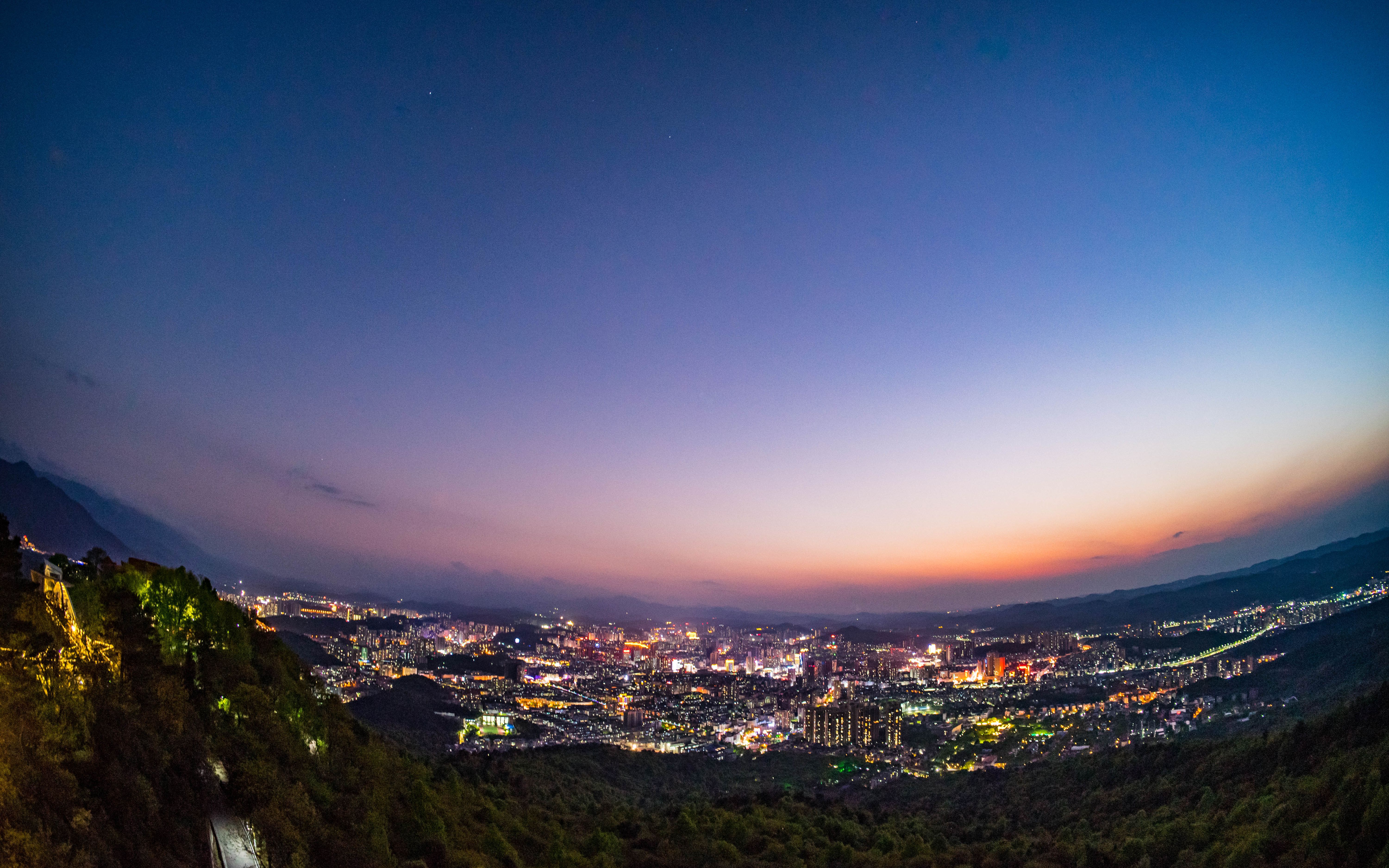 傍晚苏仙岭俯视郴州全景20220325