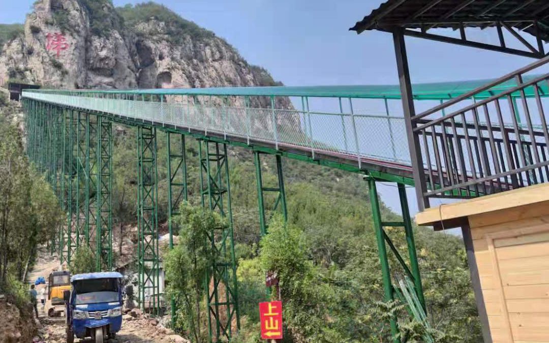 天梯山景区魔毯施工队高空中的电梯输送带,你敢尝试吗_哔哩哔哩_bili