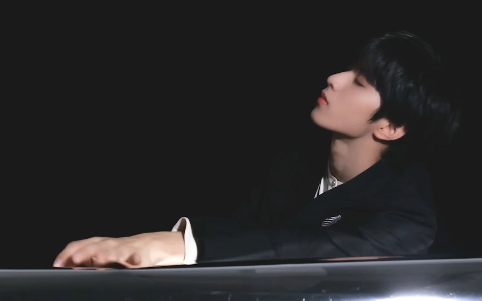 活动作品tnt时代少年团刘耀文欲与纯的矛盾体色气踩点向