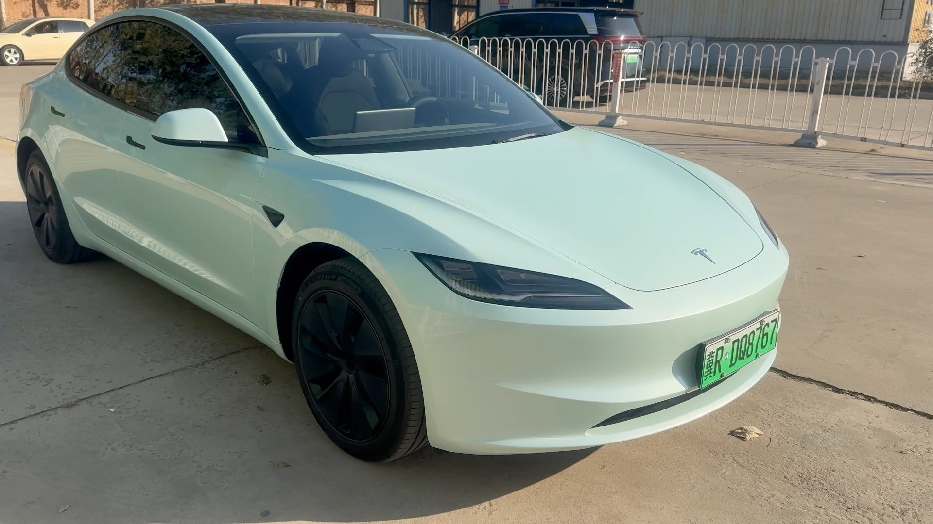 [图]焕新版model3贴个月光玉