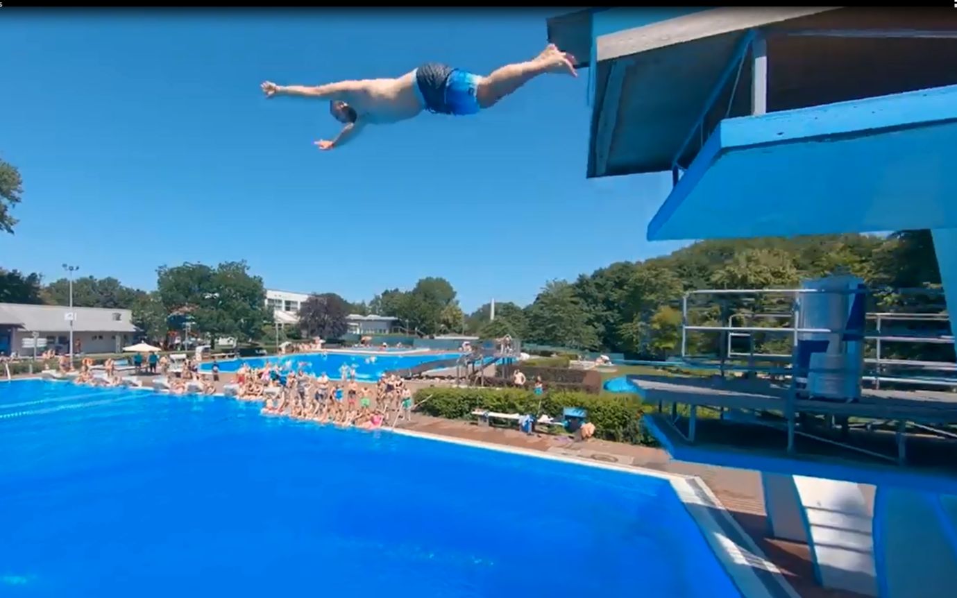 跳水浪穿越机浪游泳池fpv
