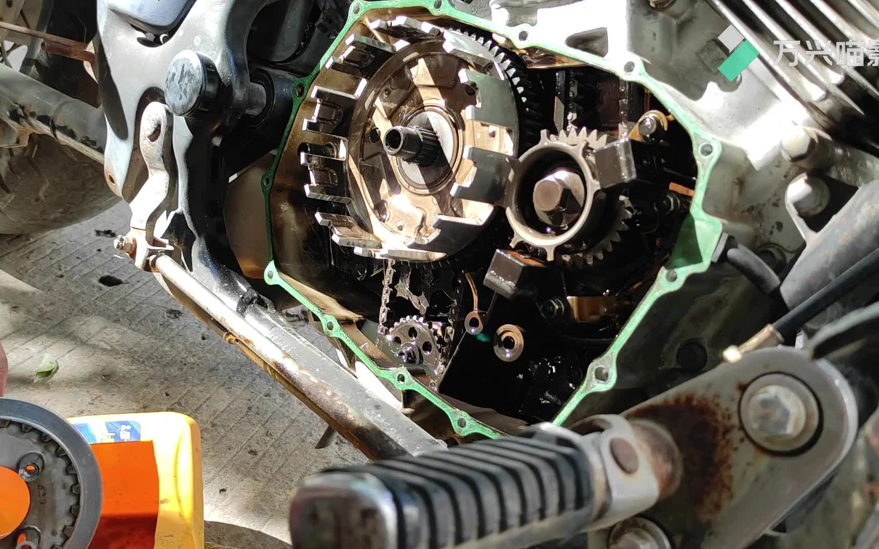 铁马400更换离合器片拆装全过程拆开后惨不忍睹vt400