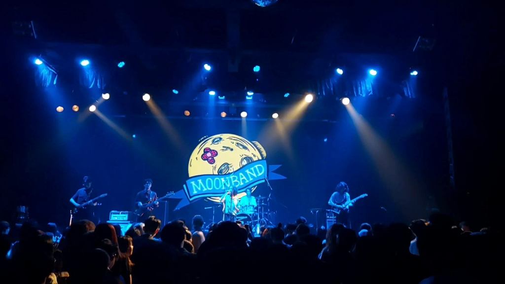 闷饼moonband时光穿梭在秒针之间来回跳动