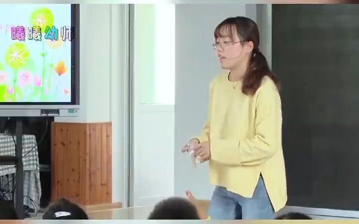 �幼儿园公开课中班科学《泡泡会跳舞》科学领域的幼儿园公开课《泡泡会跳舞》❤适合班级:幼儿园中班的小朋友们𐟌ˆ教学活动目标:1.感知毛线,棉...