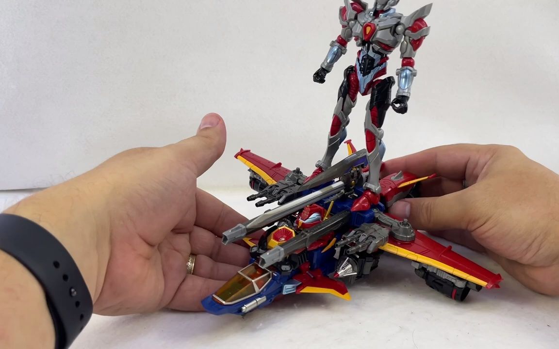 [图][YT轉載] Video Review: Takara Tomy Diaclone - Gridman Universe BATTLES GRIDMAN