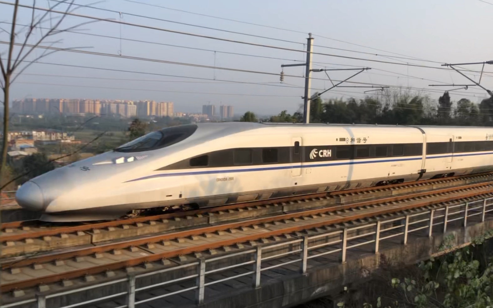g2829成都东-昆明南(crh380a-2889昆明局)通过乐山