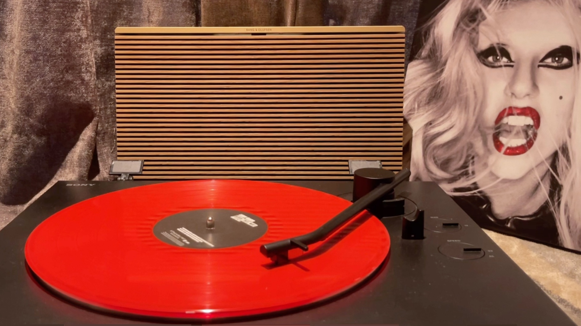 活动作品黑胶试听judasladygaga