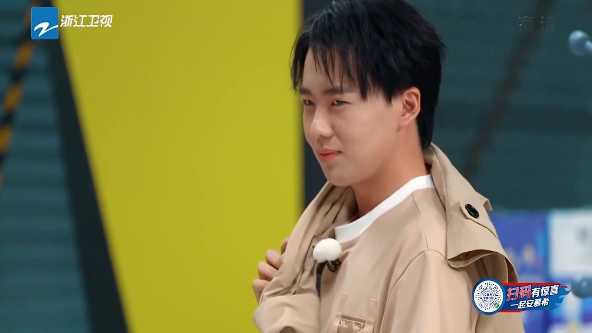 奔跑吧郭麒麟穿风衣的时候这眨眼动作姐姐们都心动了