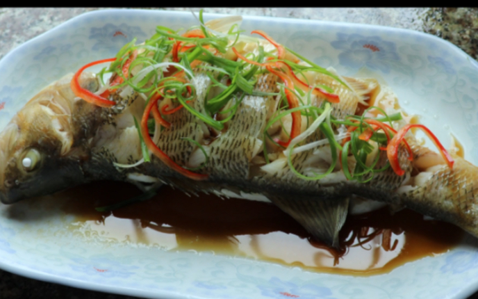 清蒸鲈鱼,食材简单,学会特有面子