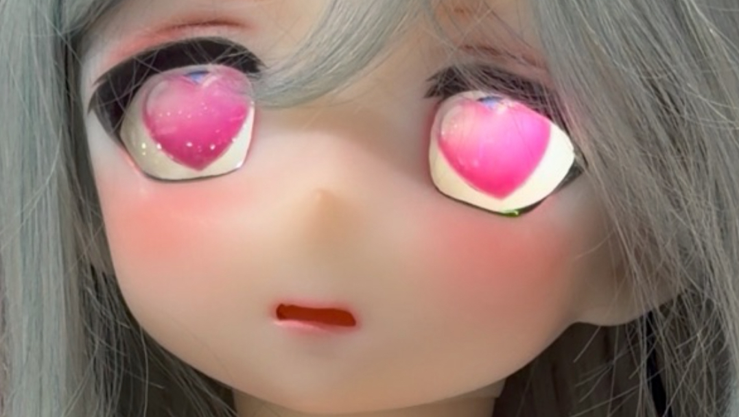 这眼睛里是塞了显示器吗？