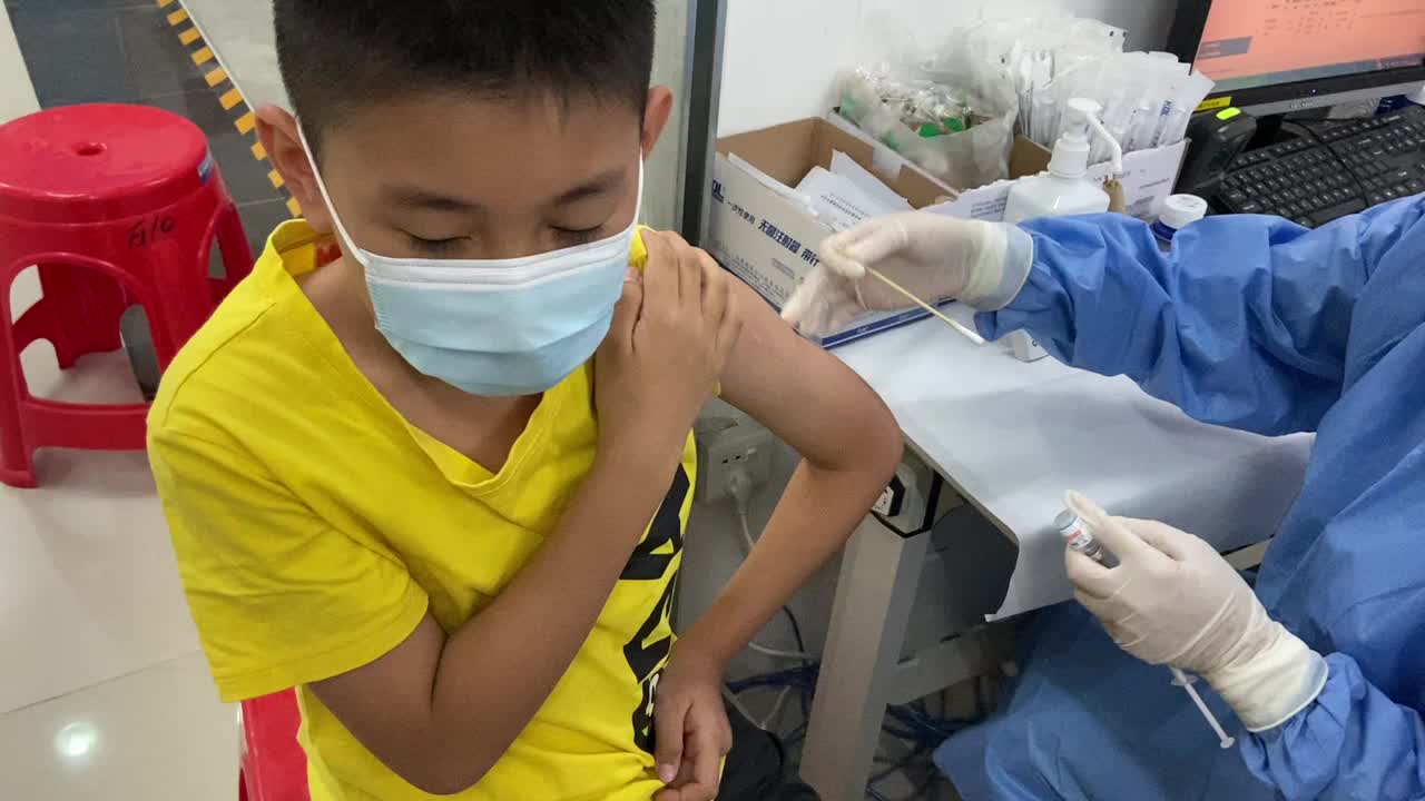 打第一针疫苗