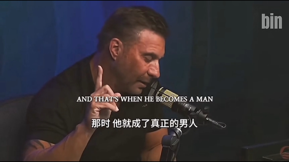 “当一个男孩在逆境中意识到没有人可以拯救他，唯有自己时，那么在此刻他就已经变成了男人”