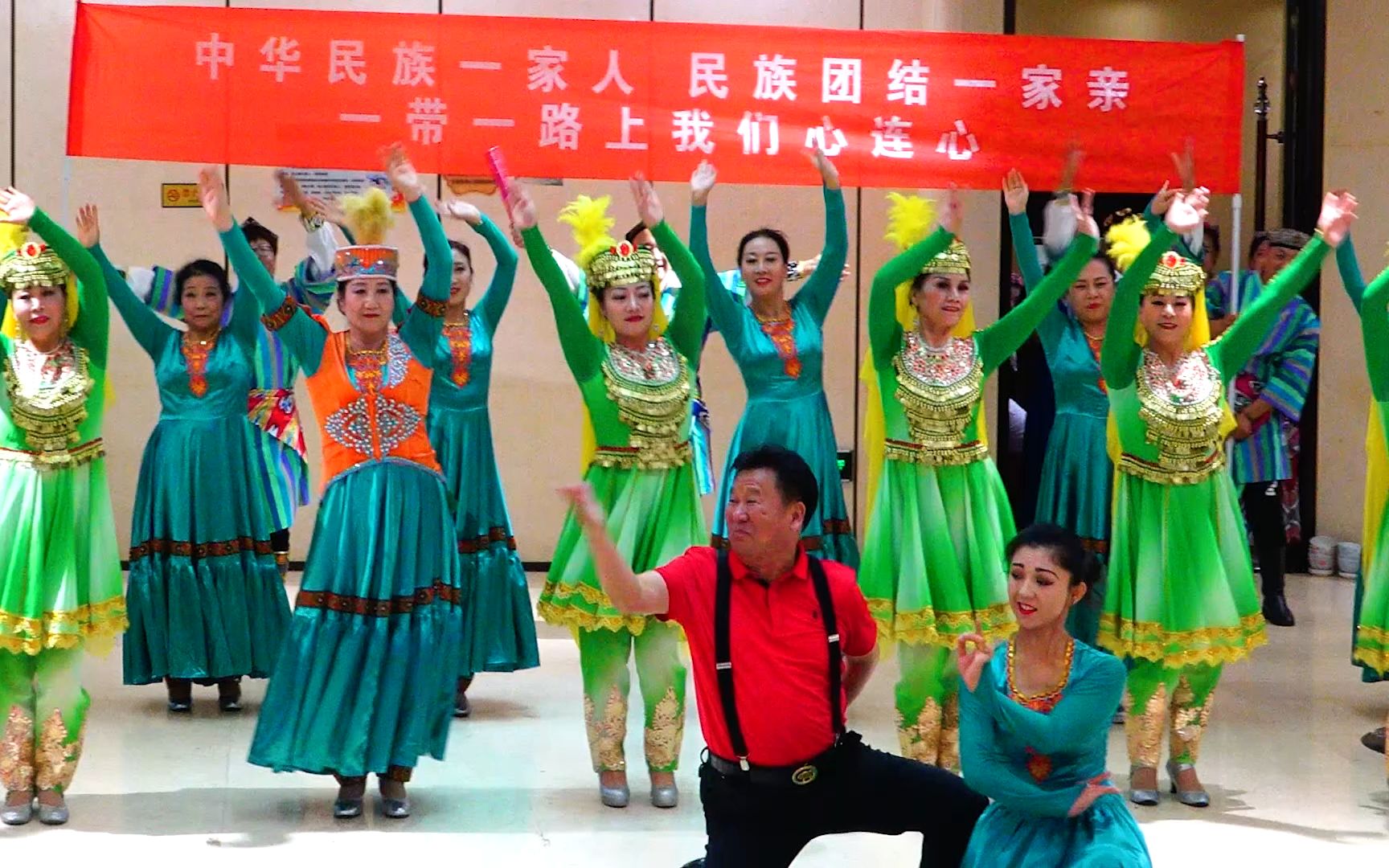 漂亮的新疆顶碗舞《qiraylik》跳起来吧