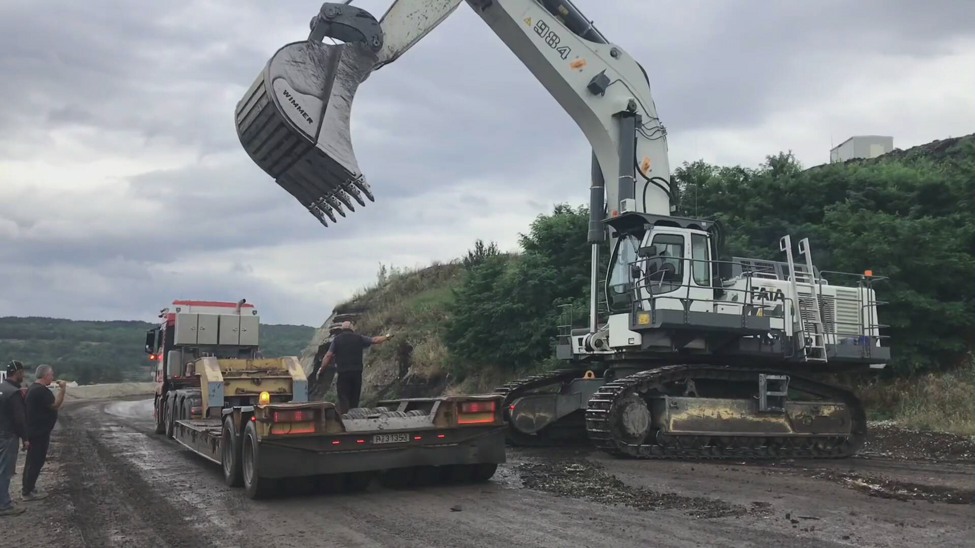 【hansunbake/重工】【挖掘机】运送125吨重的利勃海尔984挖掘机(you