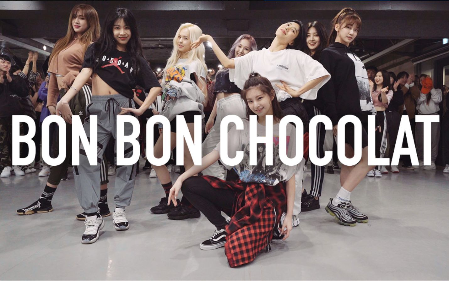 [图]【1M合作】 Lia Kim x Minyoung Park编舞everglow出道曲 Bon Bon Chocolat