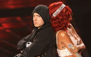 [图]【EMINEM】Not Afraid Love The Way You Lie VMA2010 现场版