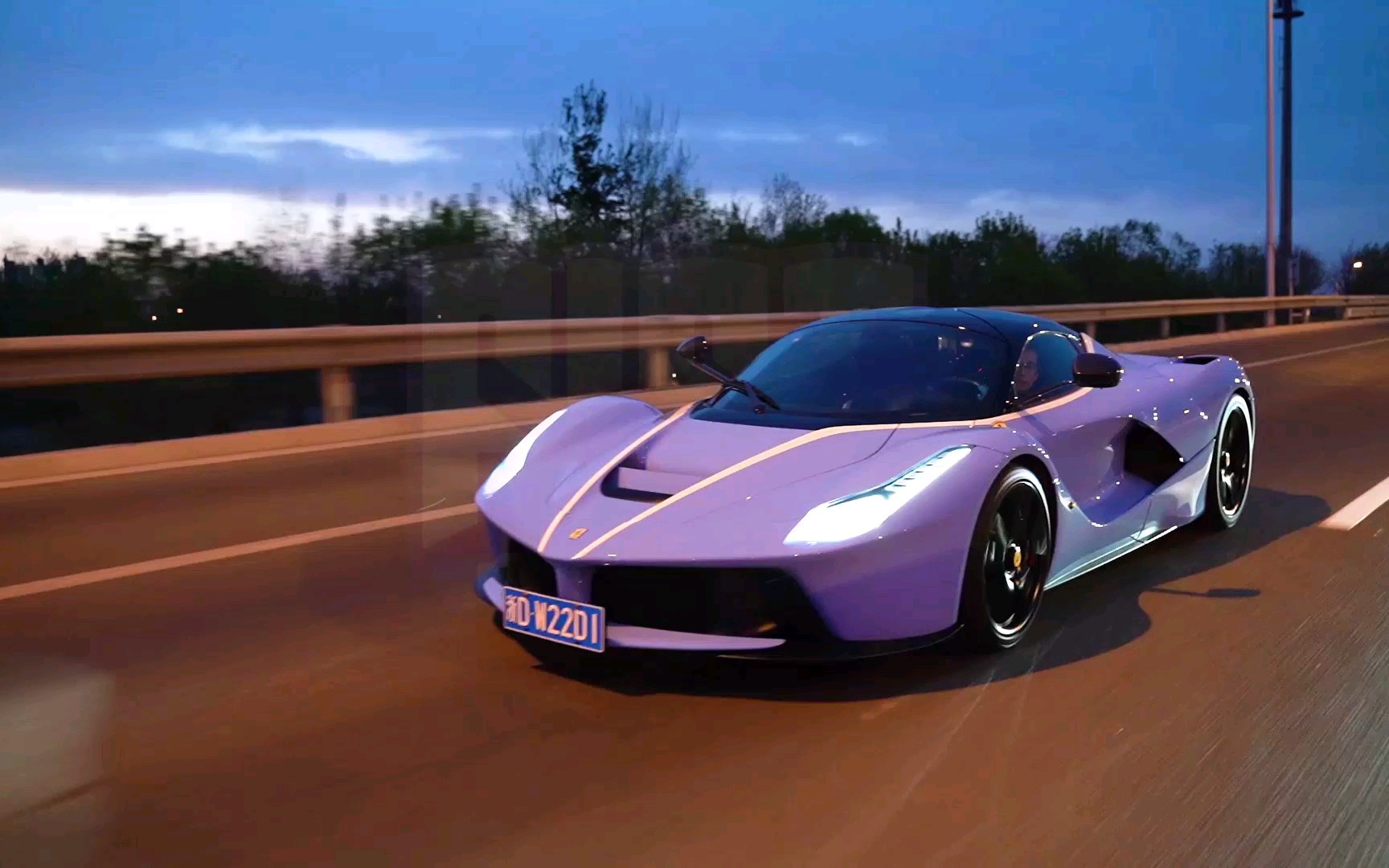 baby blue法拉利拉法