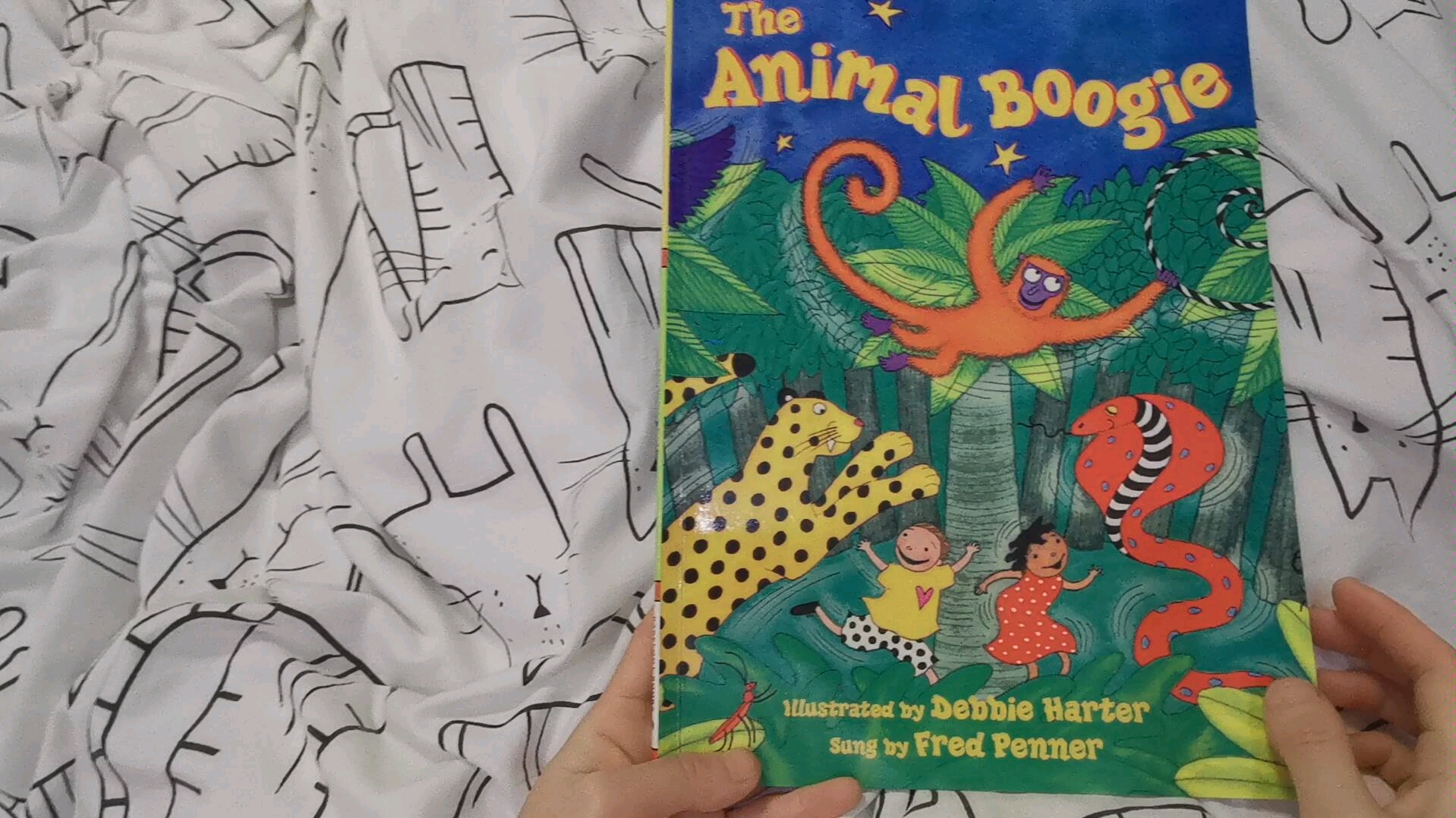 [图]《The Animal Boogie》廖彩杏书单第68本。Barefoot books出品，又是一本欢乐的唱跳绘本。