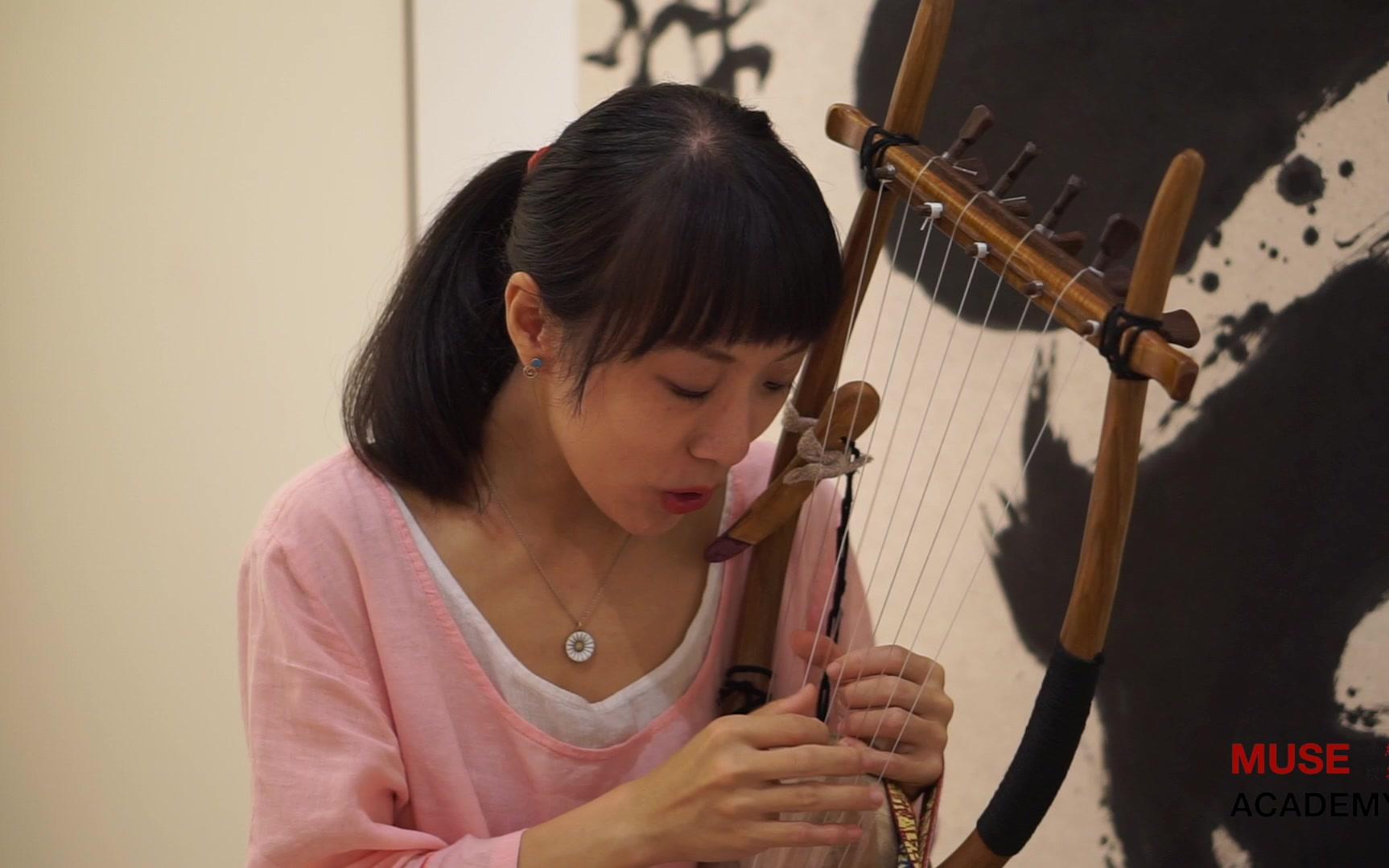 中秋明月下古希腊里拉琴弹奏吟唱《十五夜望月》