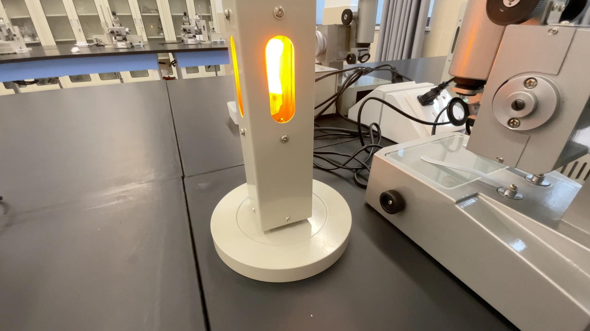 钠灯记录第一次去物理实验室