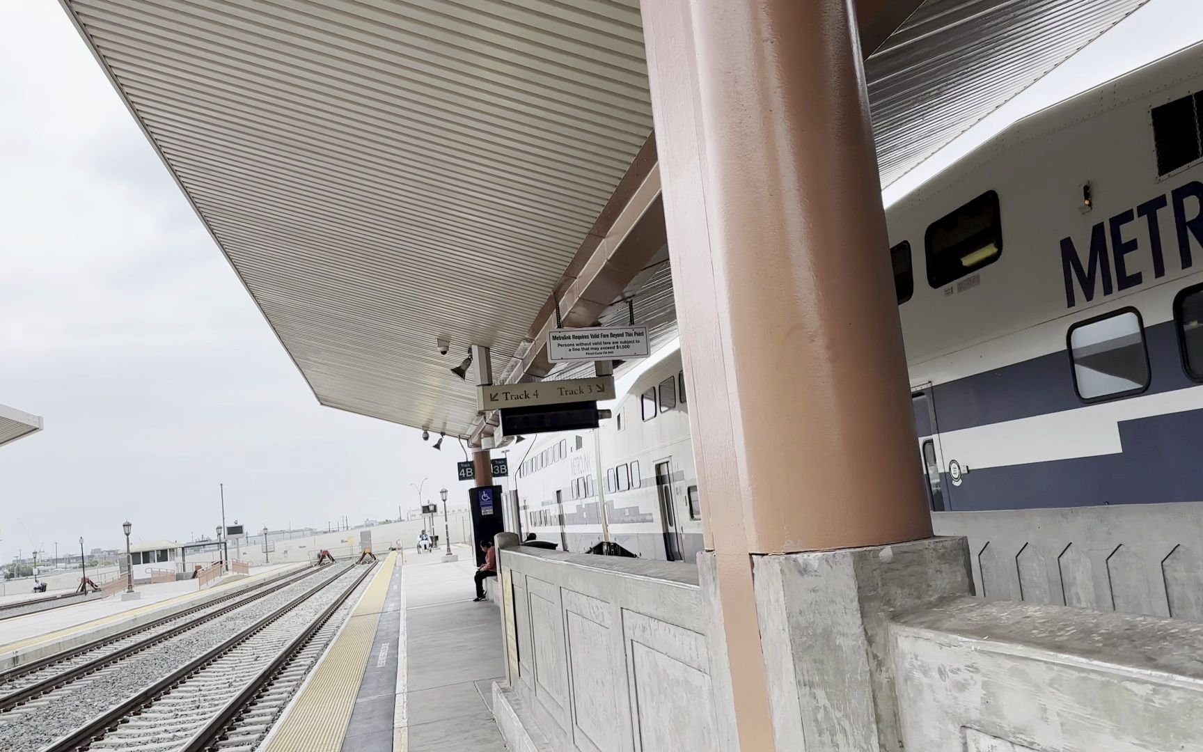 你莫笑,带你看看洛杉矶又老又穷的火车站