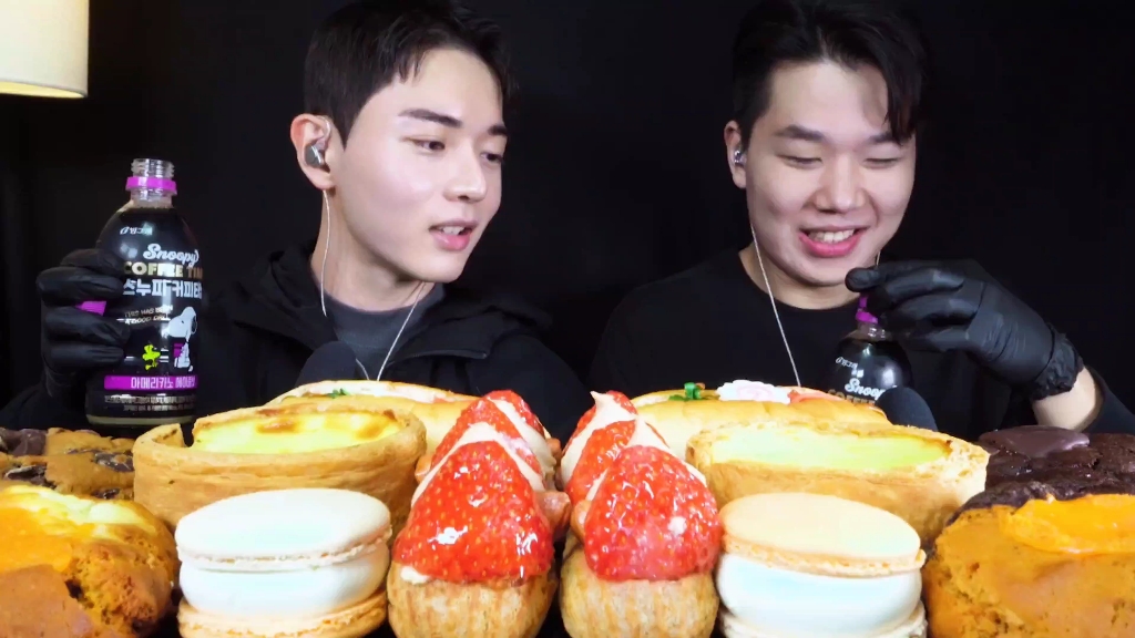 【chansori吃播】草莓塔塔泡芙,巧克力松饼,法式蛋挞,香草马卡龙|asmr