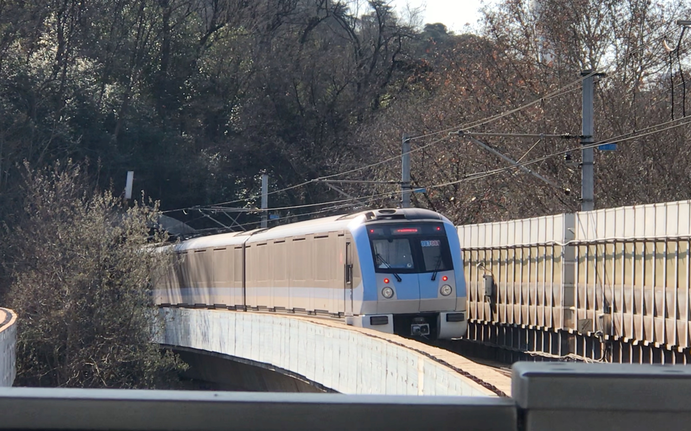 「南京地铁」1号线三代车(087088)下行出红山动物园站