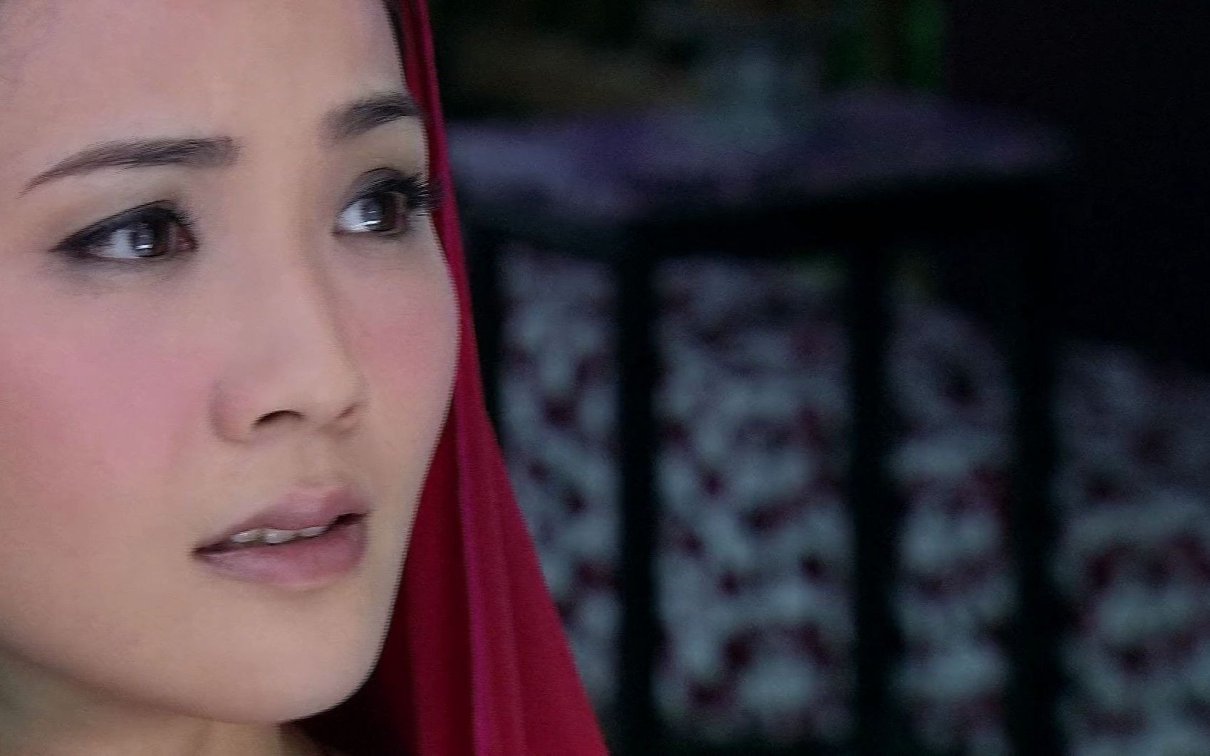 美女吐血唐小婉内伤复发吐血十分痛苦捂胸口