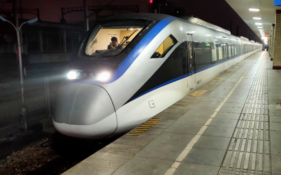 【拍火车】crh6f出长沙站_哔哩哔哩_bilibili
