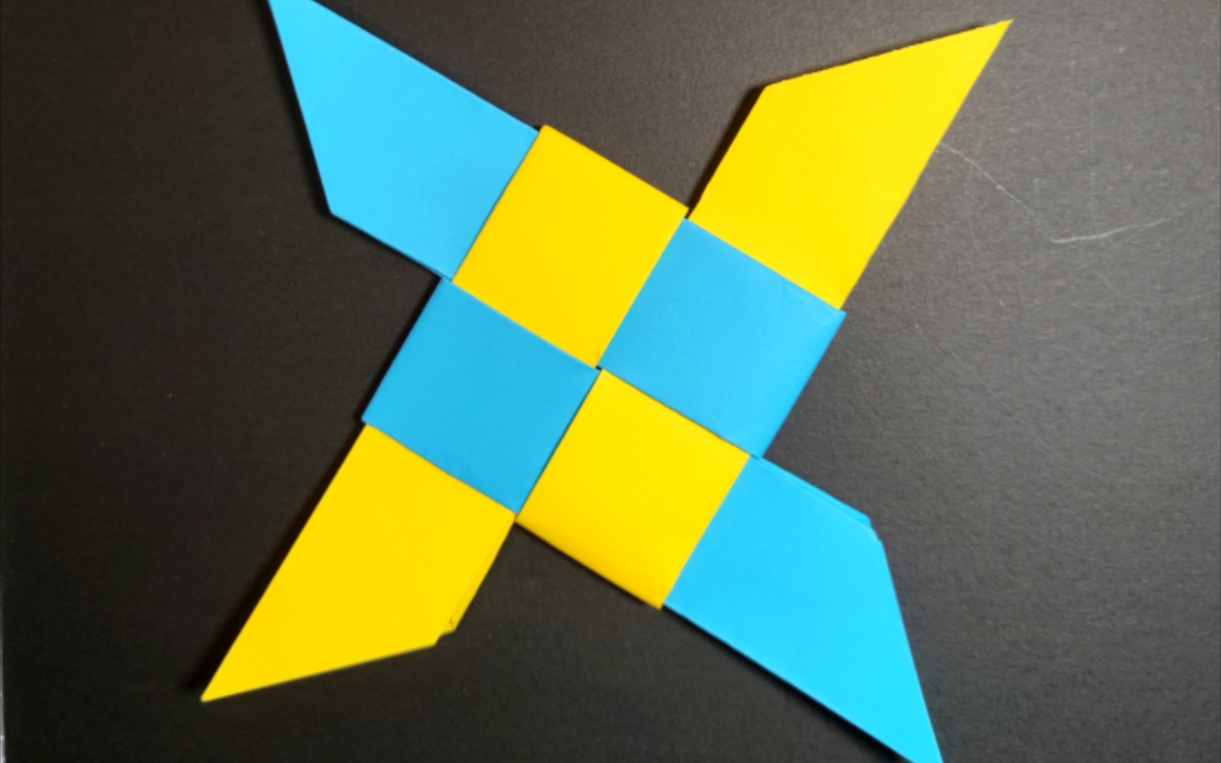 正方形折纸简单的飞镖图片